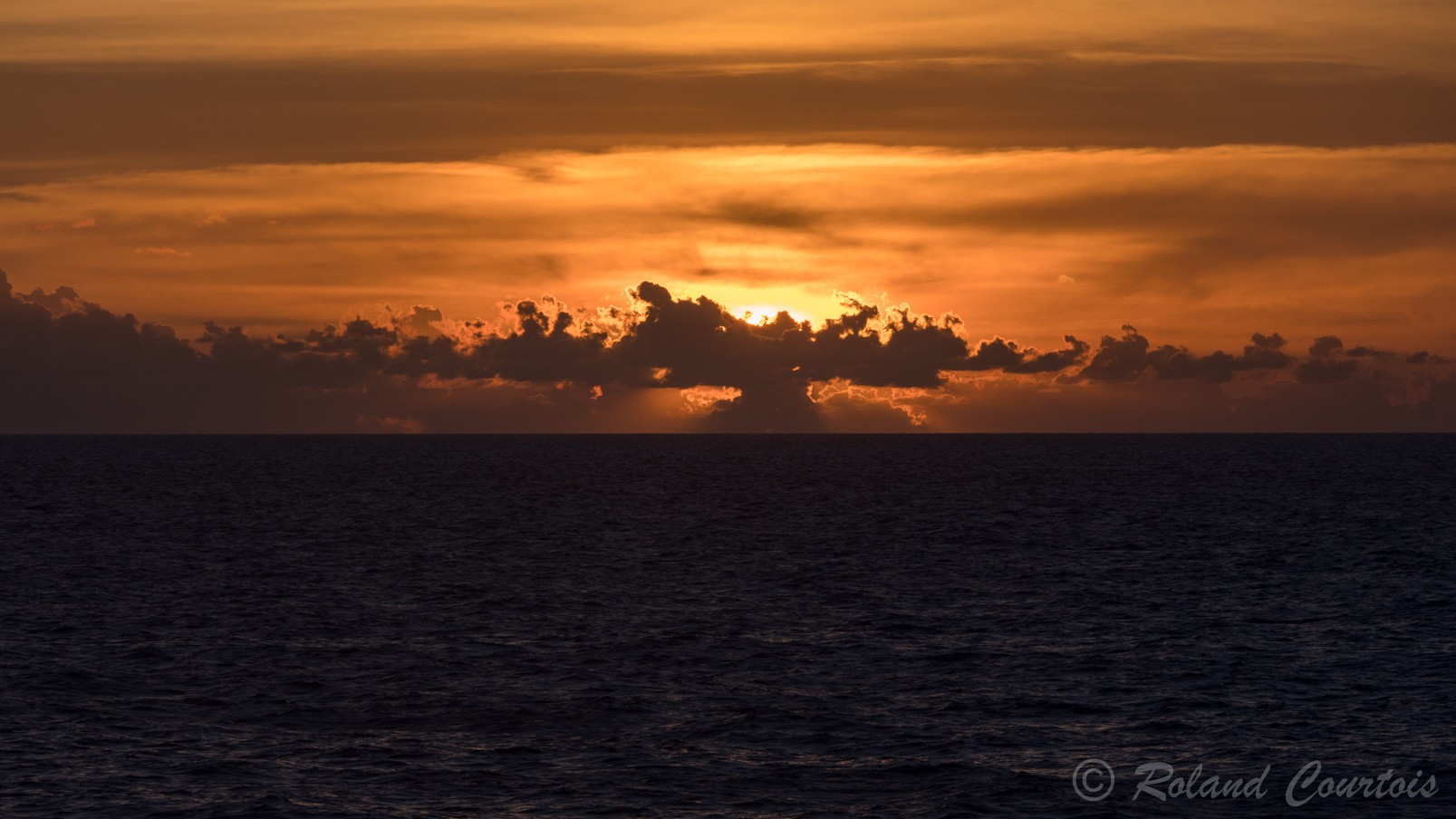 Premier coucher de soleil en Mer de Corail.