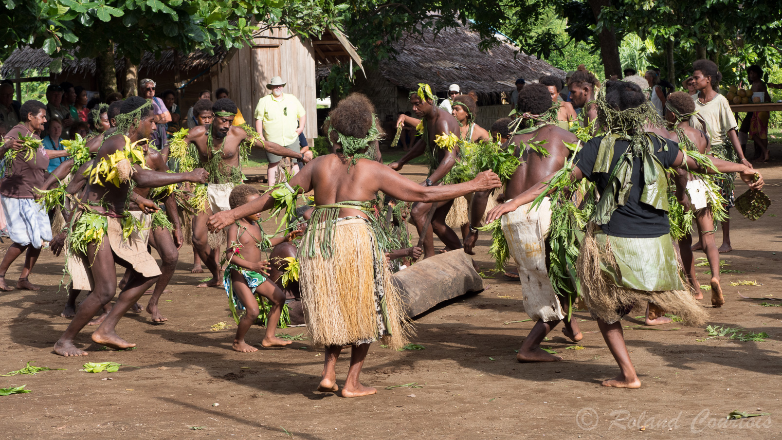 Spectacle culturel de bienvenue par l'ethnie Tanema.