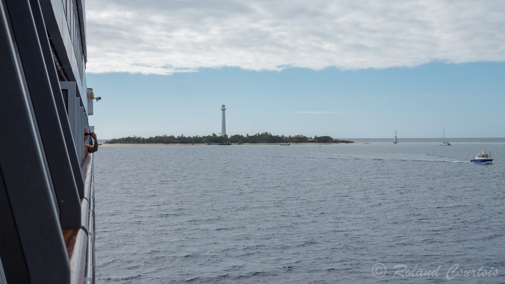Voici l'îlot Amédée qui balise l'entrée du port de Nouméa,...