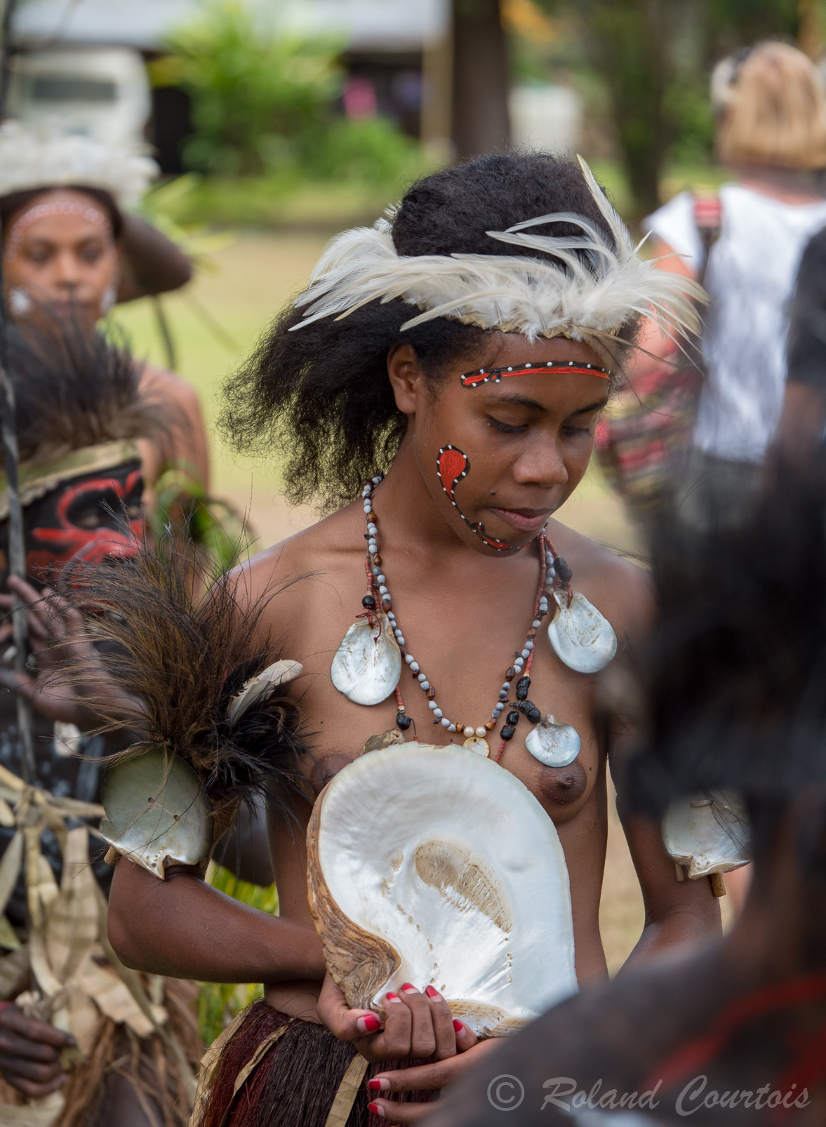 Danses traditionnelles par des habitants de l'ethnie Palipe.