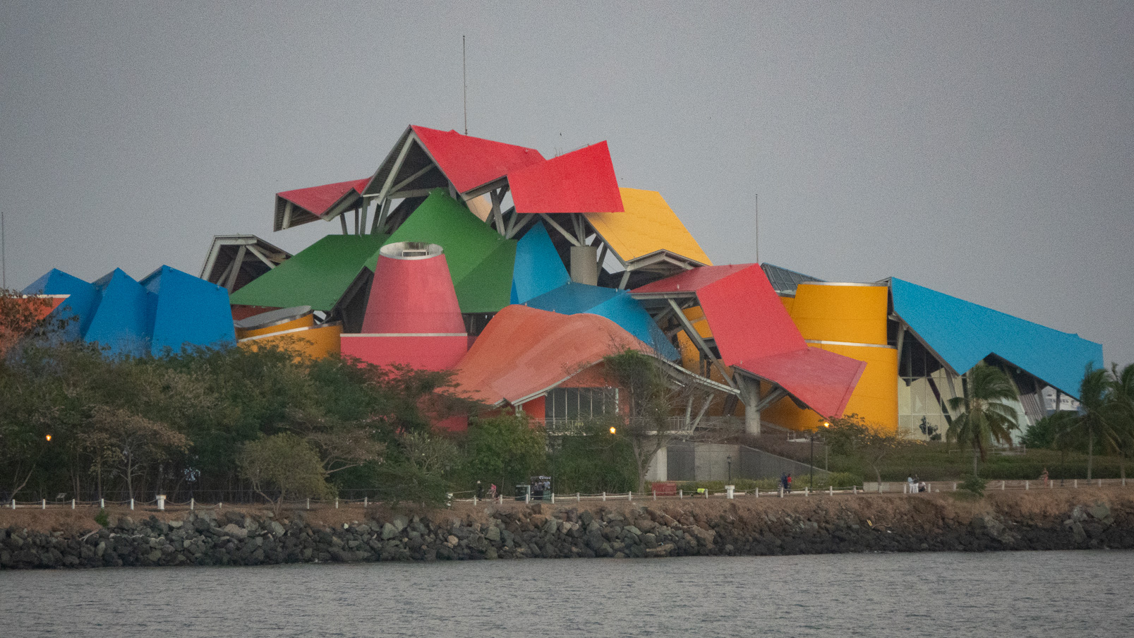 .... par le célèbre architecte Frank Gehry.
