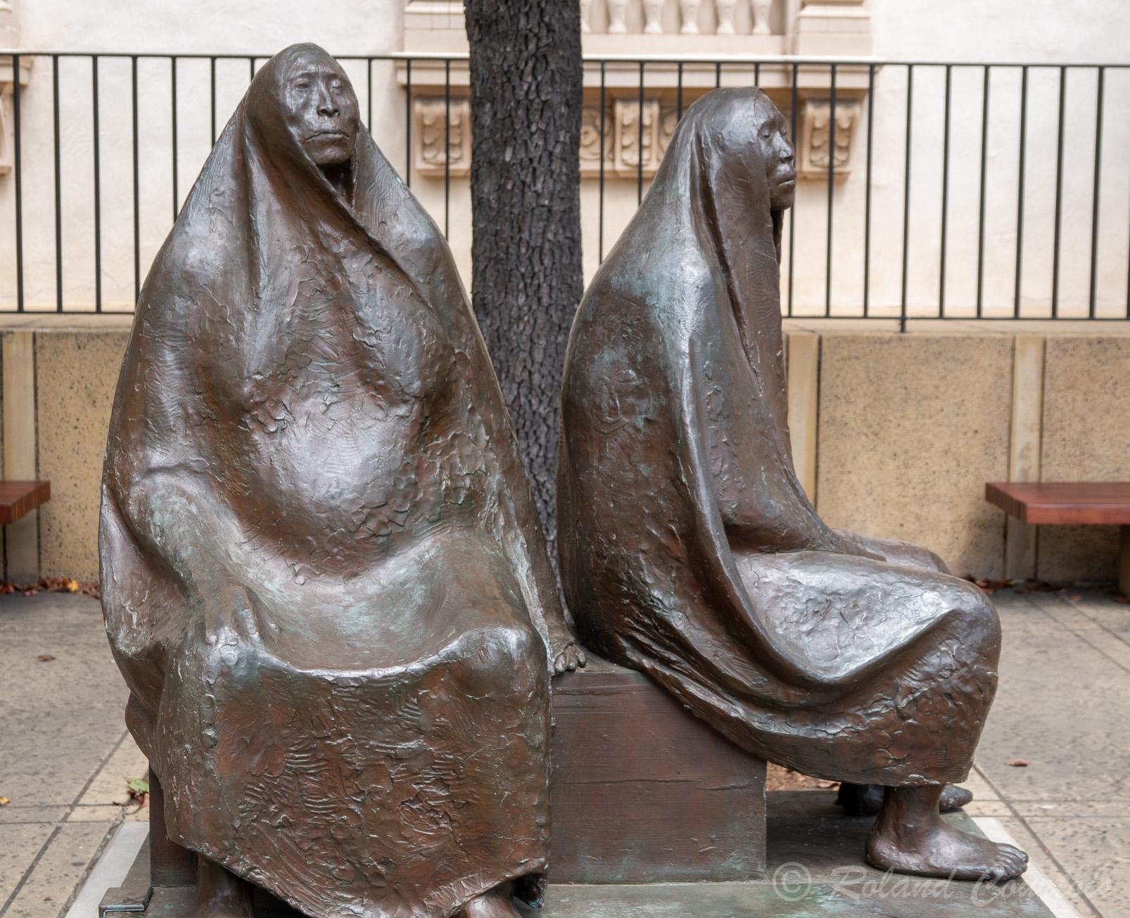 Francisco Zuniga - Mère et fille assises.