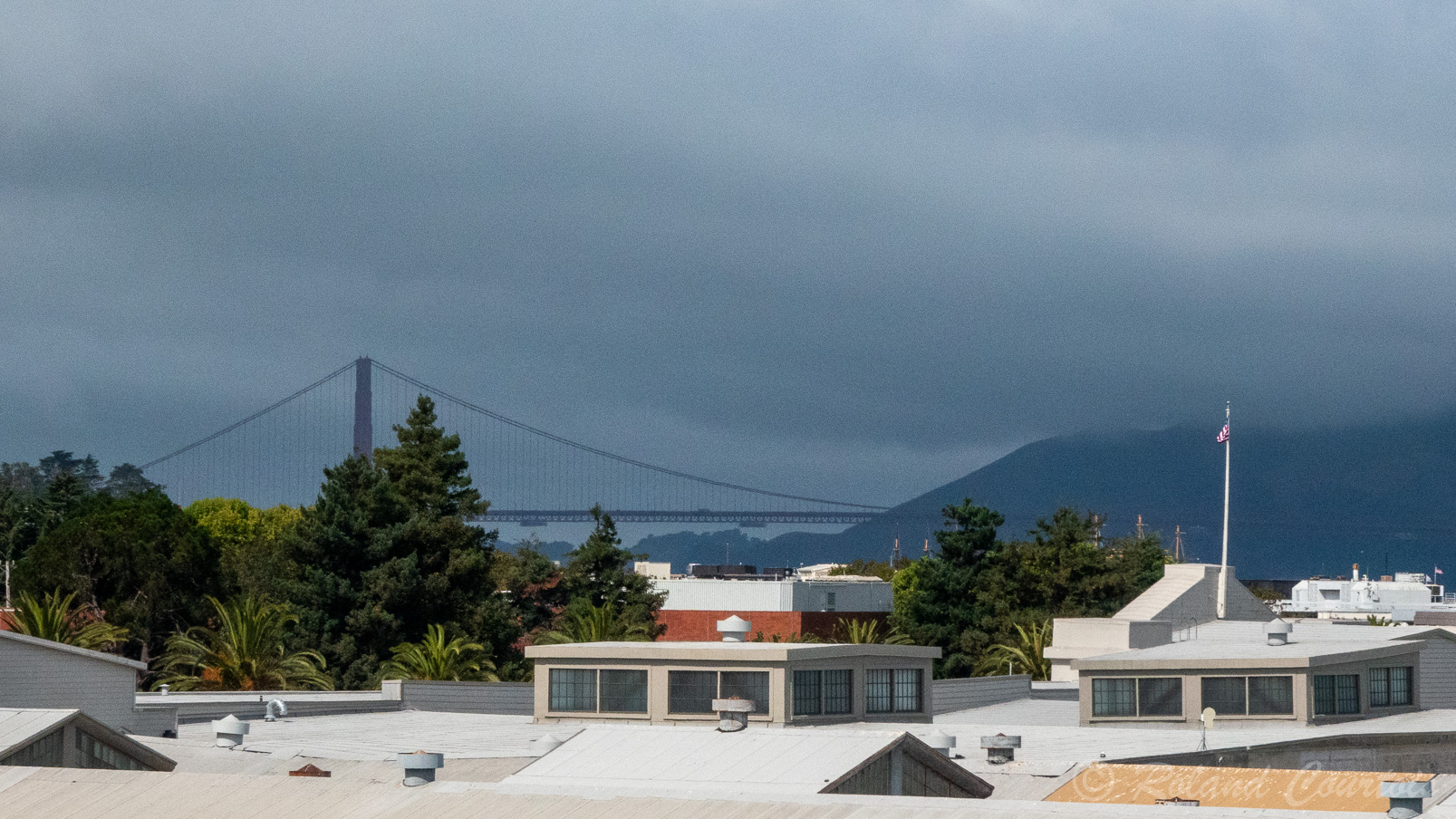 Le Golden Gate Bridge n'est pas très loin du port.