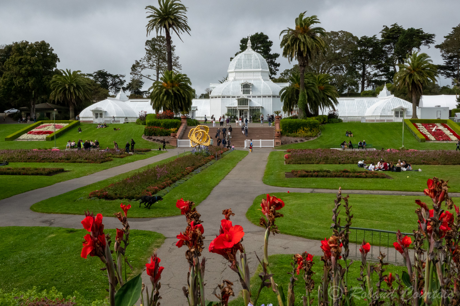 Le conservatoire des fleurs est une serre d'inspiration victorienne construite en 1878, l'une des plus grandes du monde