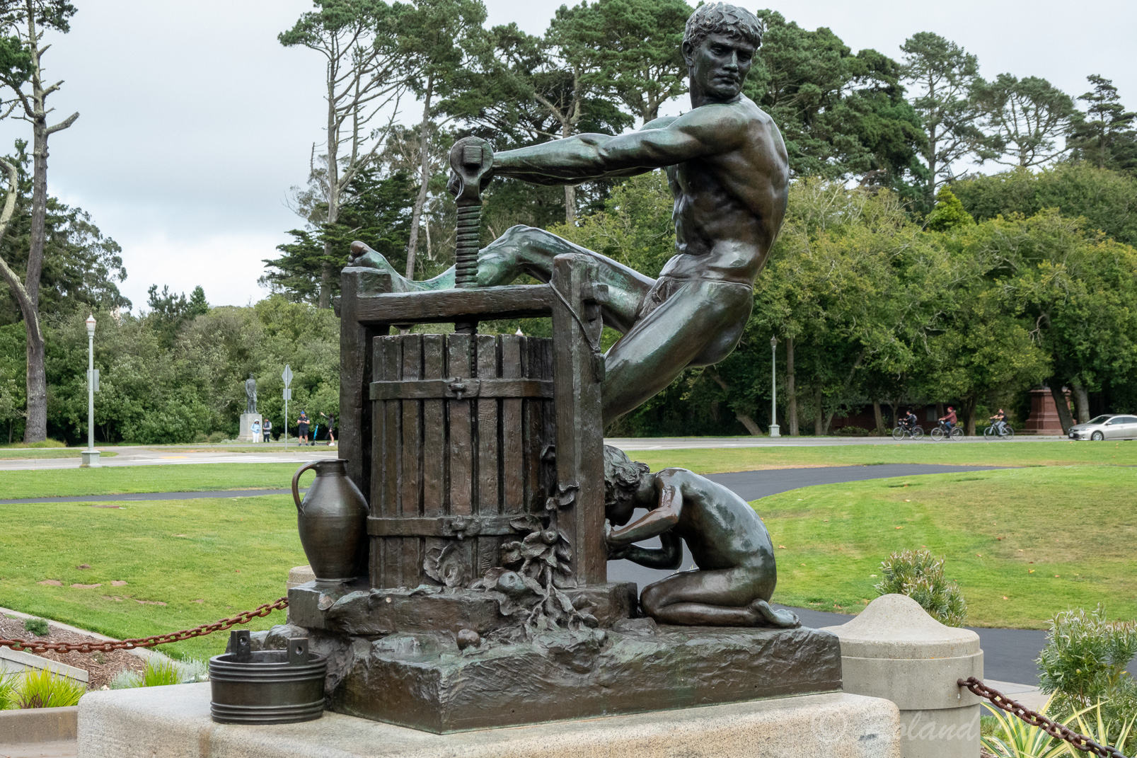 A proximité du musée, le parc est parsemé de sculptures en bronze.