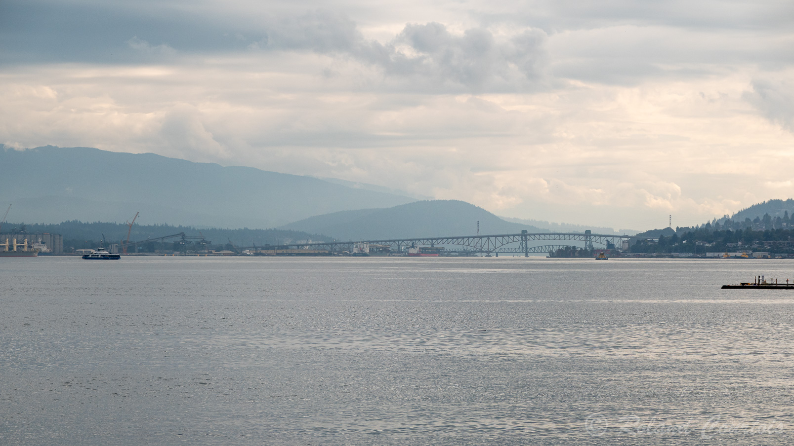 Un des ponts qui relie Vancouver à sa banlieu.