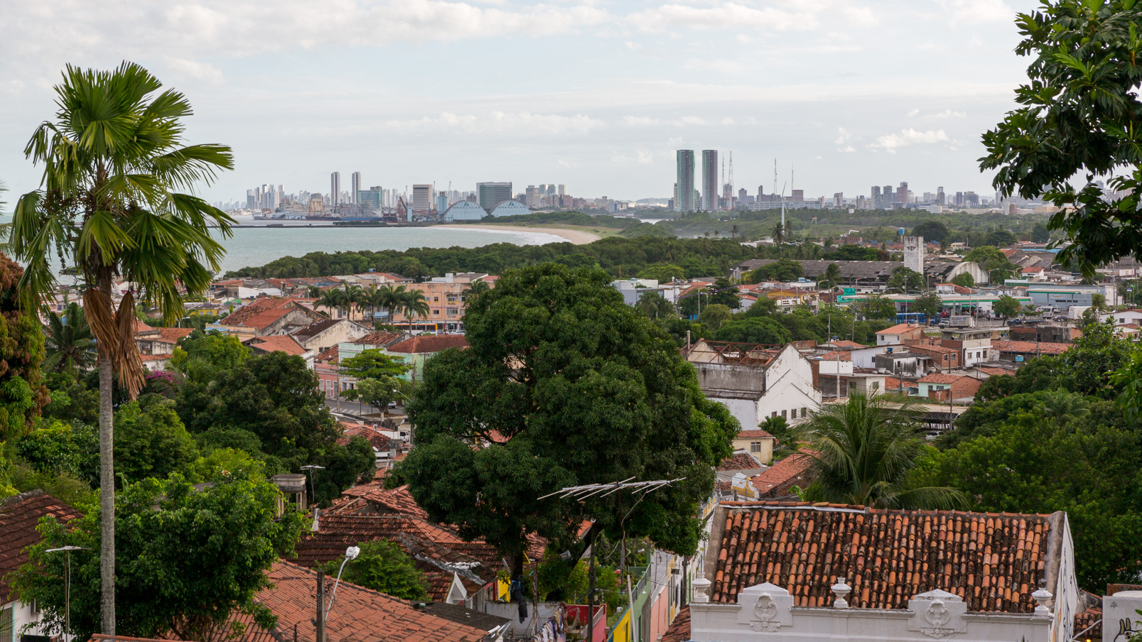 Depuis Olinda, la ville moderne de Recife