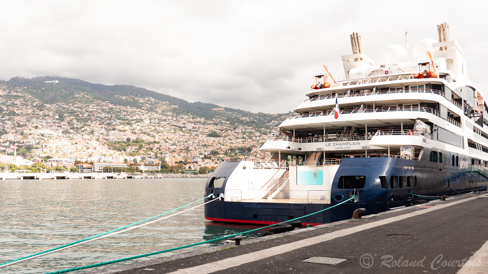 Le Champlain à quai à Funchal.