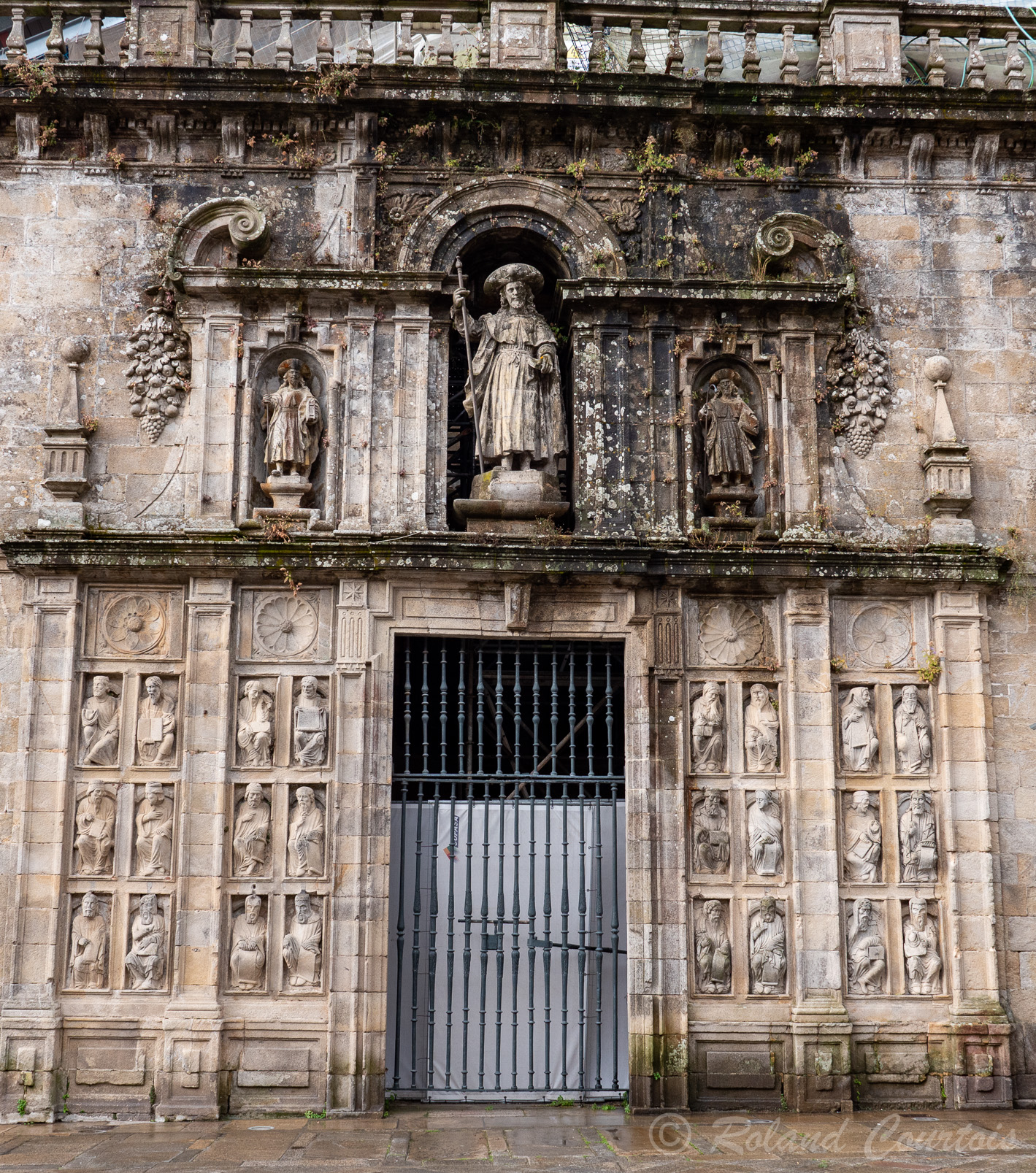 Sur la place de la Quintana, porte d'accès à la cathédrale.