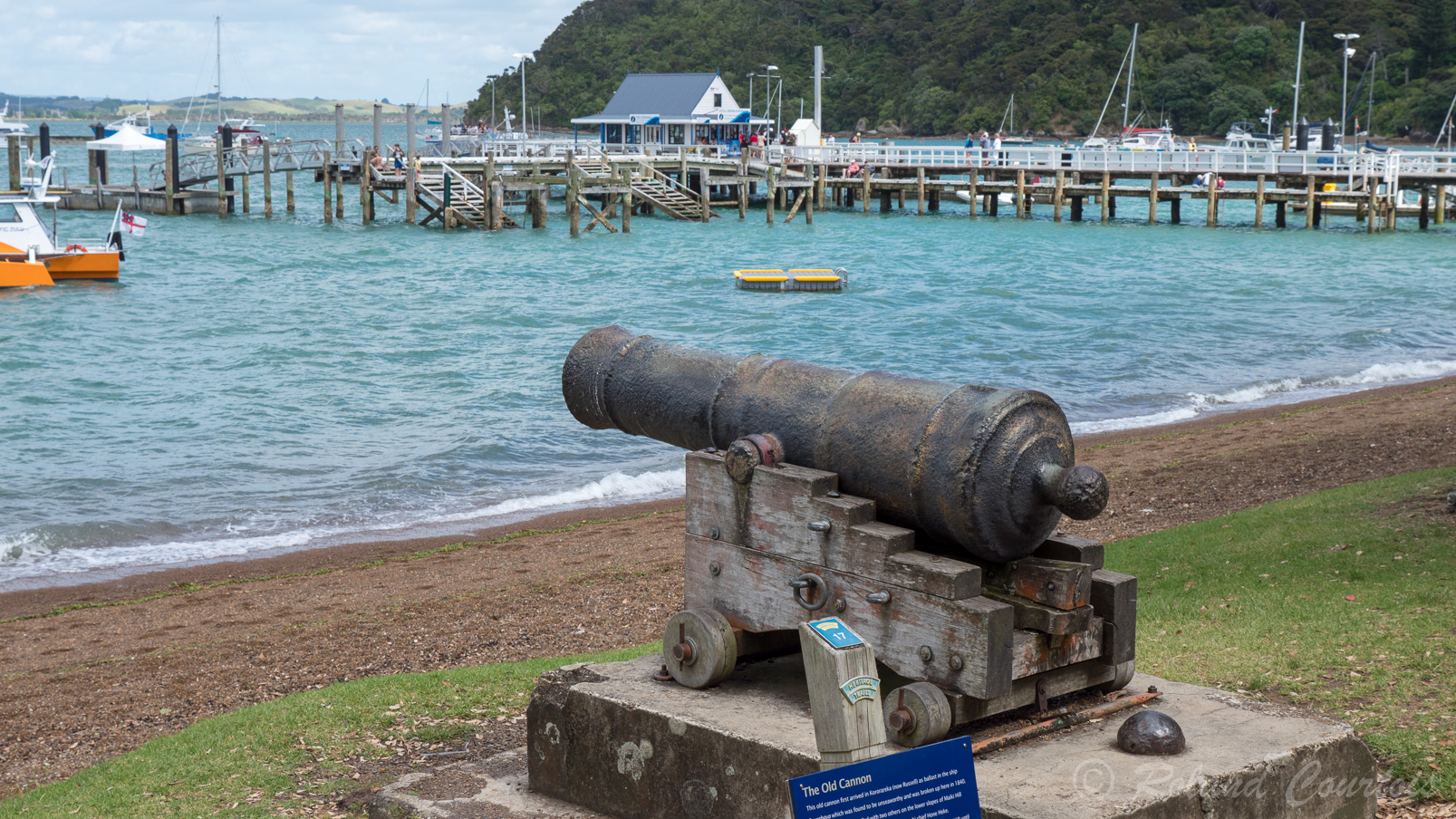 Russell, première ville portuaire fondée en Nouvelle-Zélande par les Européens, est la porte d’entrée sur ce coin de paradis.