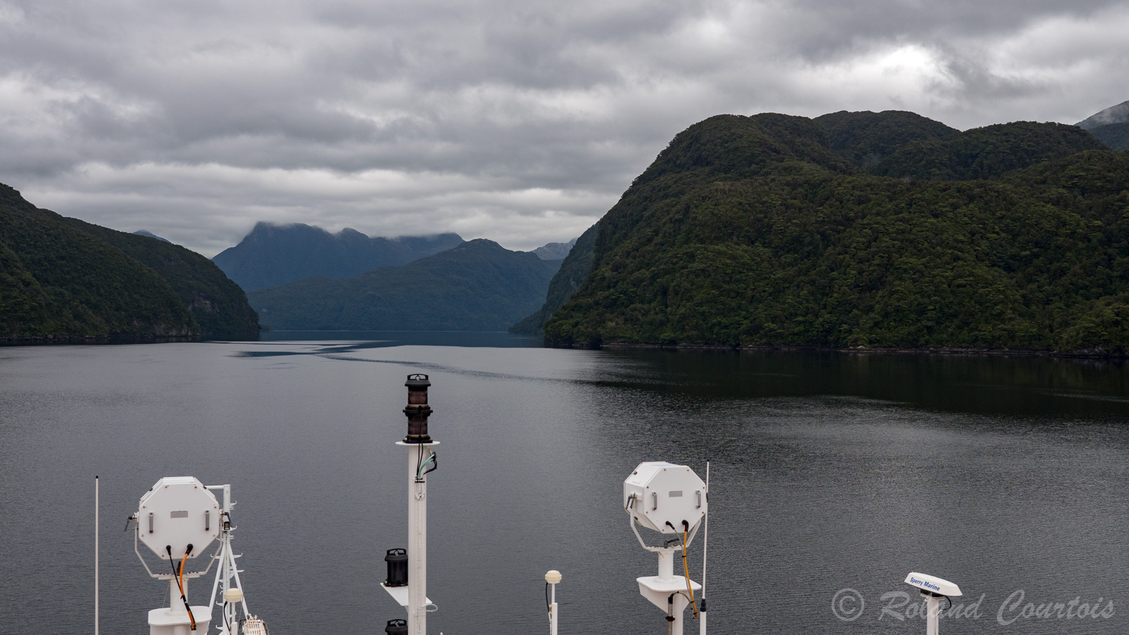 Belle navigation dans le fjord Dusky Sound