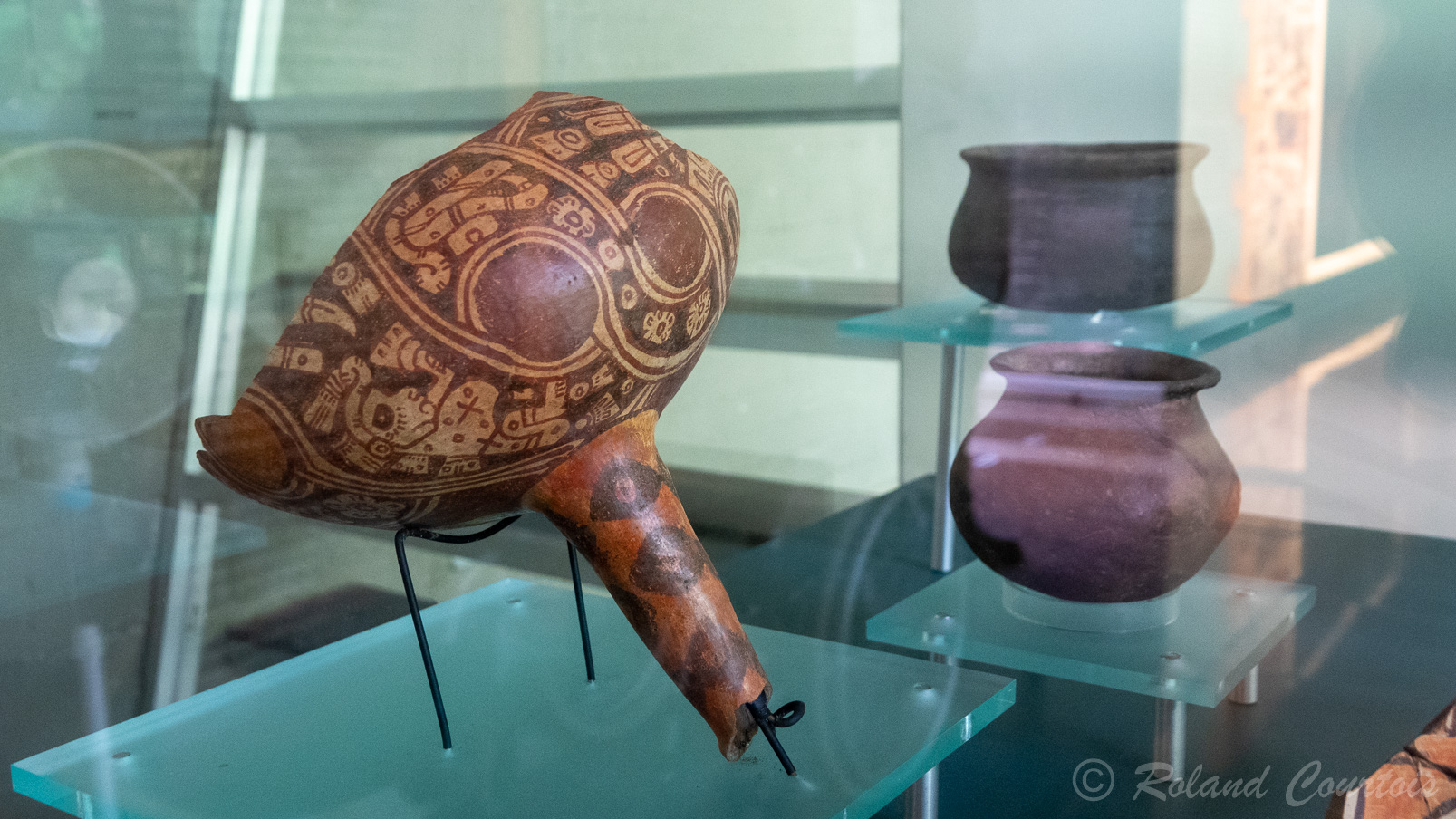 .... présente des objets trouvés ici et dans la région d'Oaxaca.