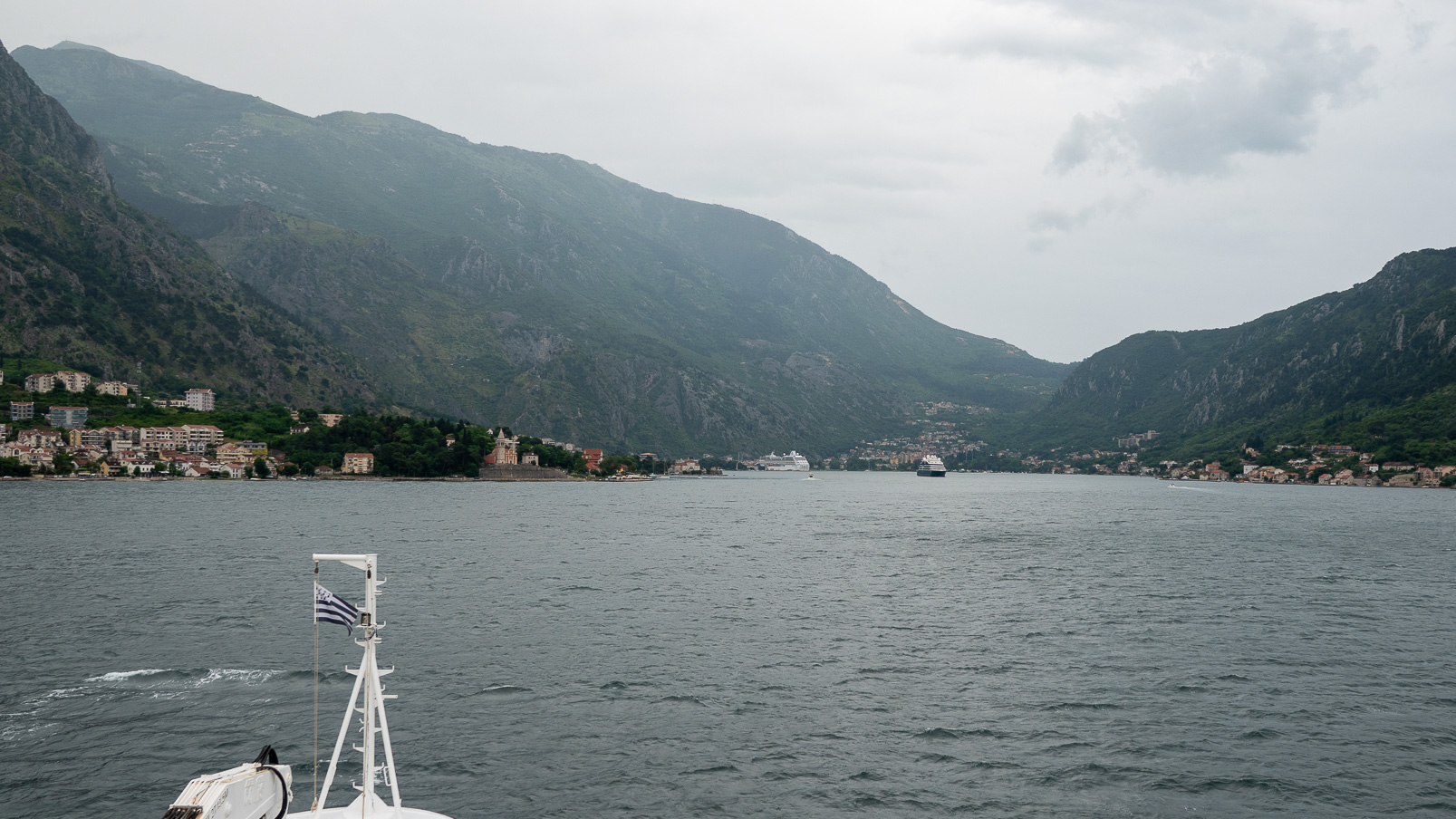 On arrive au fond des Bouches de Kotor,  
voici la petite ville de Kotor.