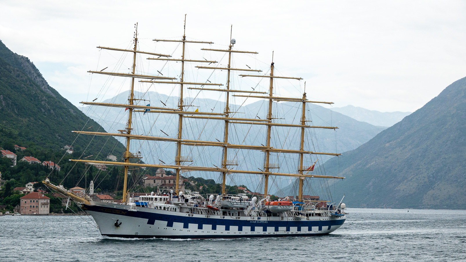 Star Clippers devant Kotor.