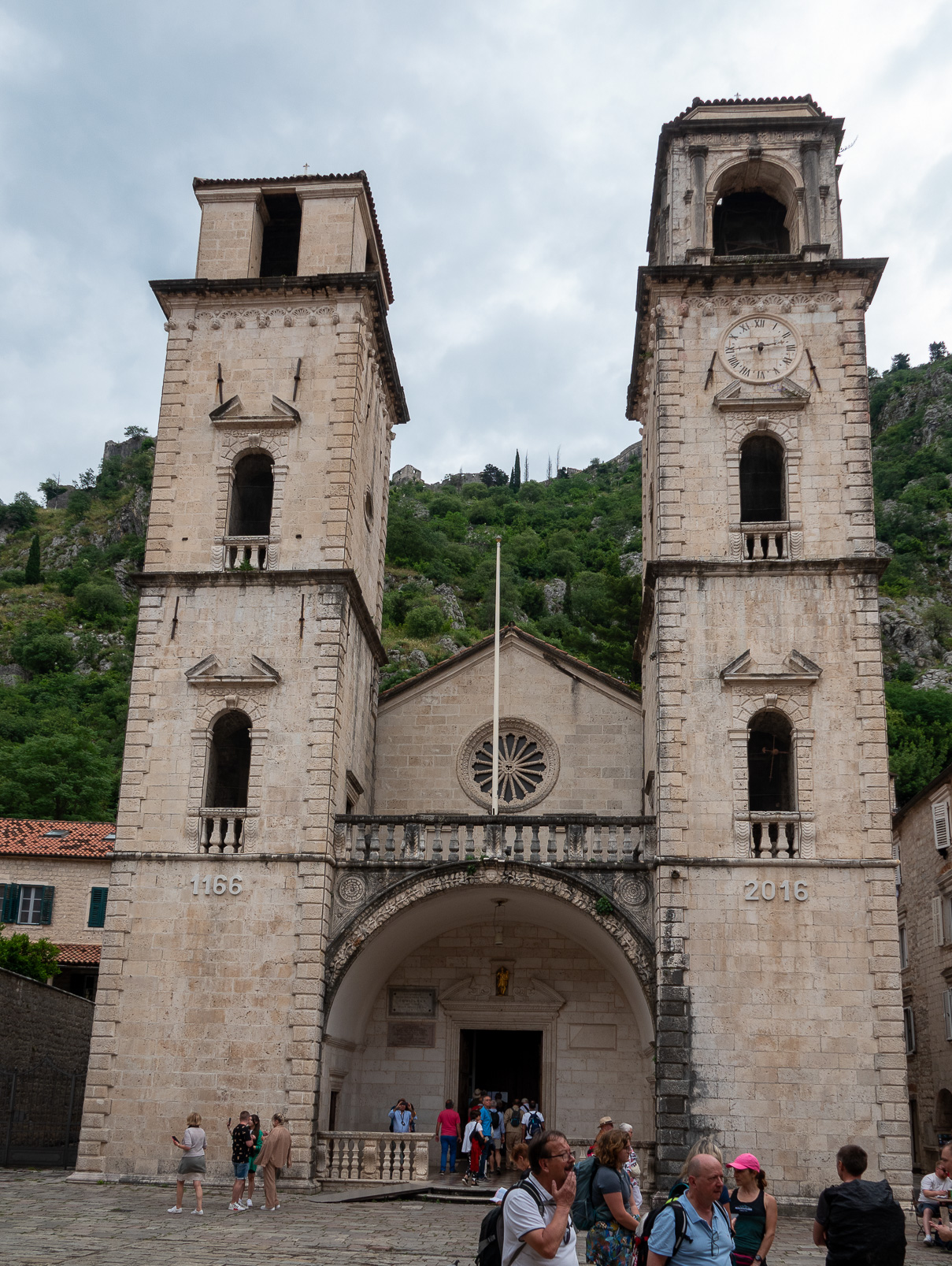 La cathédrale romane Saint-Tryphon date du XIIe siècle.