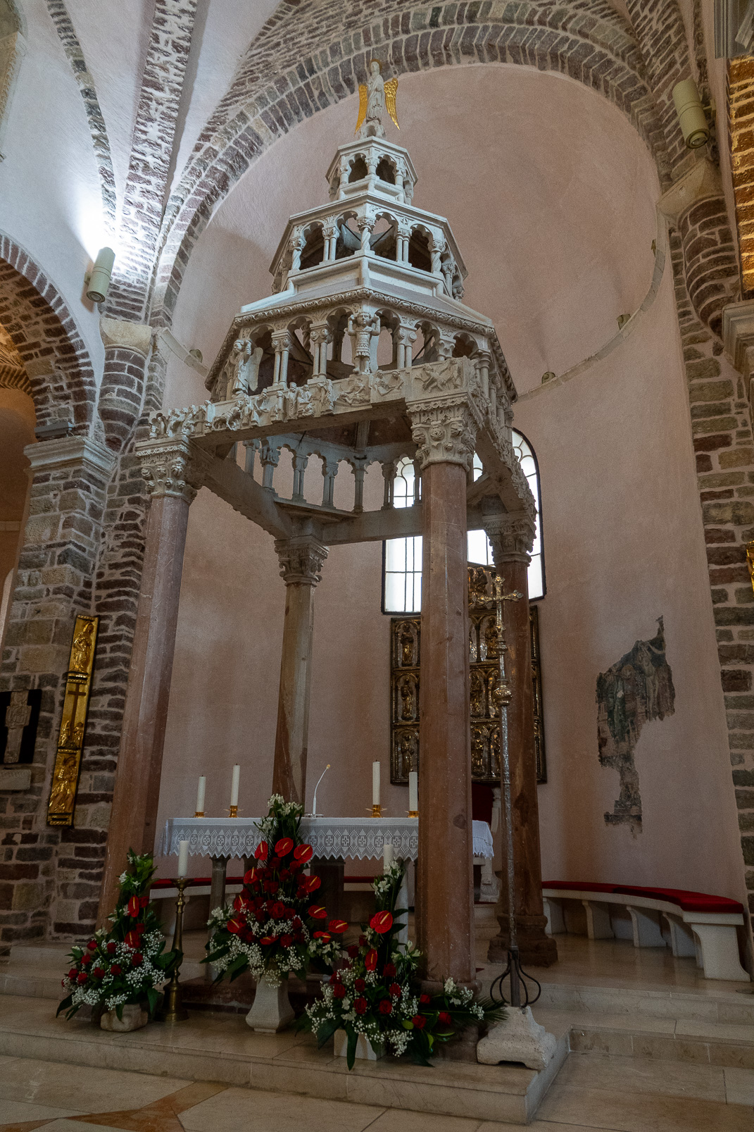 Intérieur de la cathédrale Saint-Tryphon.