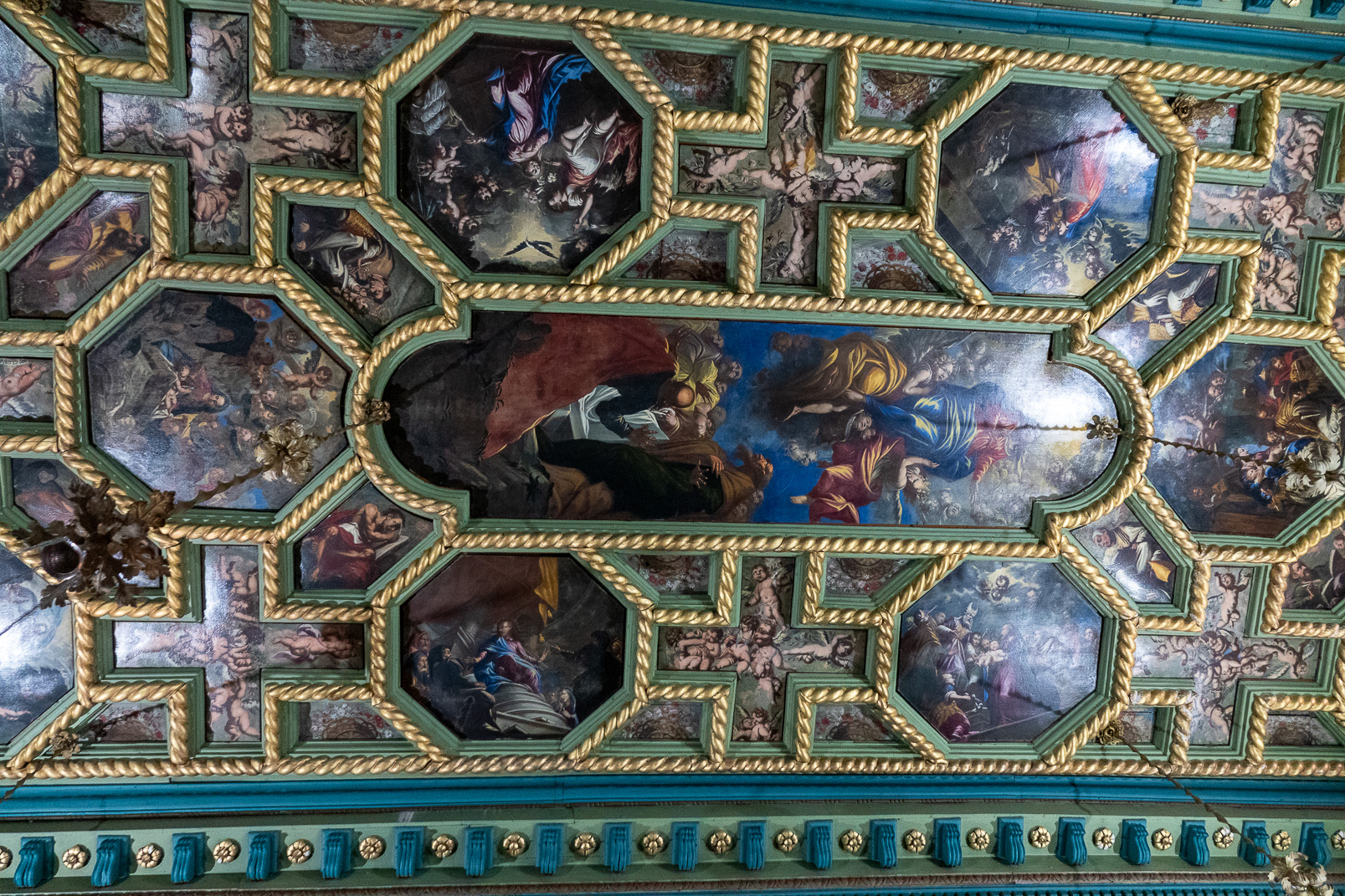 Plafond de l'église Notre-Dame-du-Rocher.