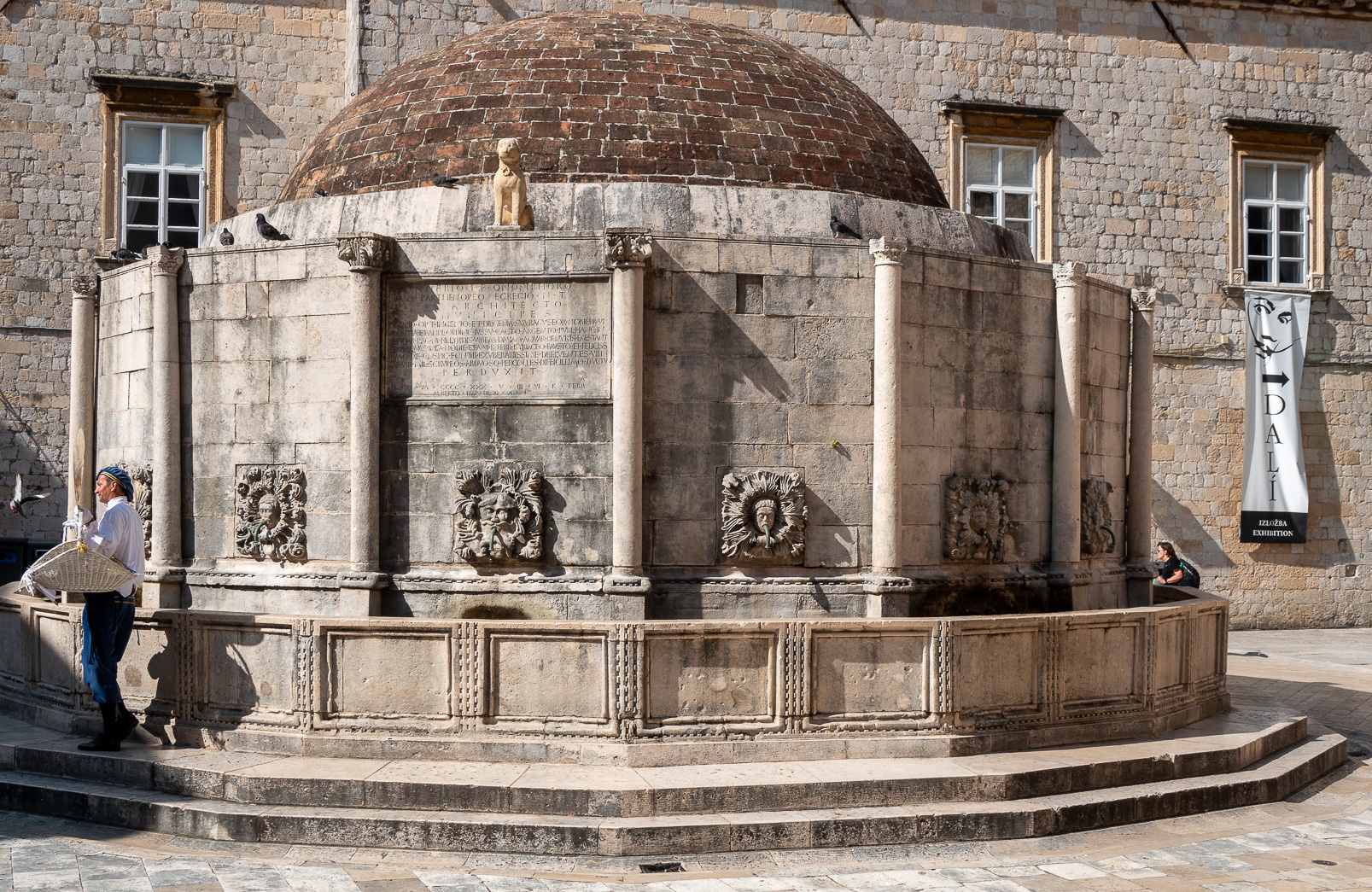 Fontaine principale de Dubrovnik , la fontaine Onofrio..