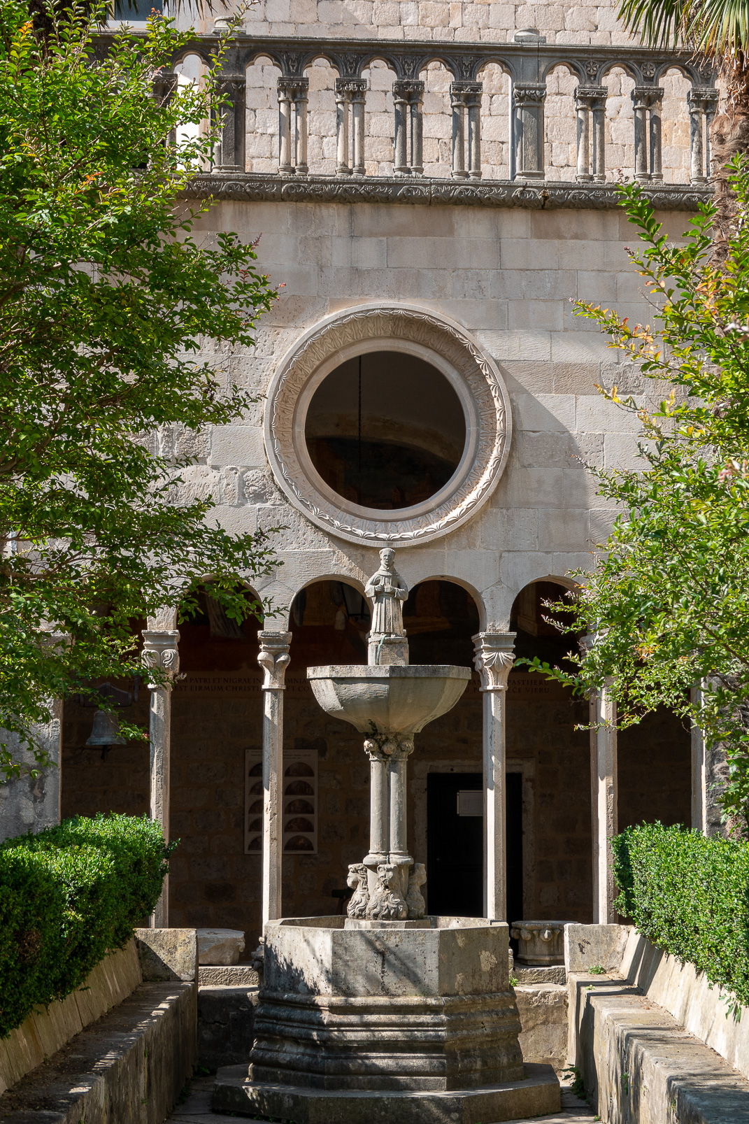 Cloître du monastère franciscain.