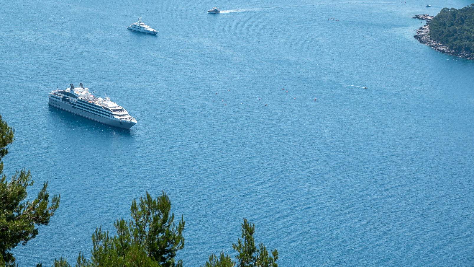 Le Lyrial au mouillage devant Dubrovnik.