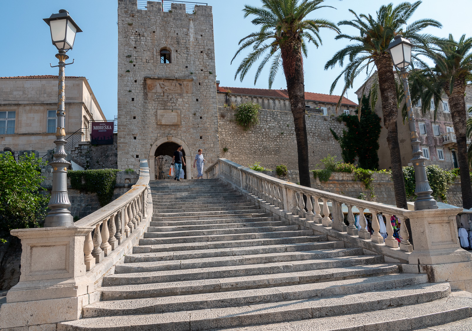 Pour accèder à la vieille ville de Korcula, 
voici l'escalier monumental de la tour Revelin.