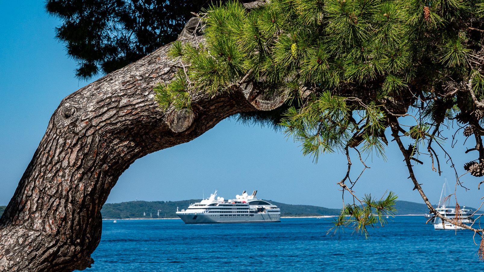 Le Lyrial au moulliage devant Hvar.