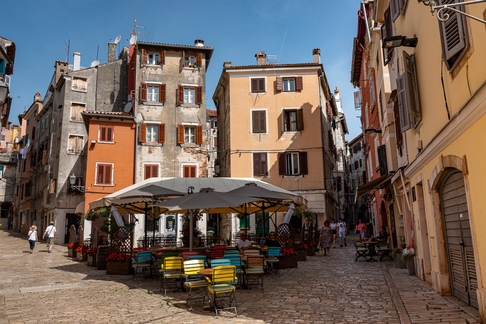 Ruelles pavées pour monter vers la cathédrale.