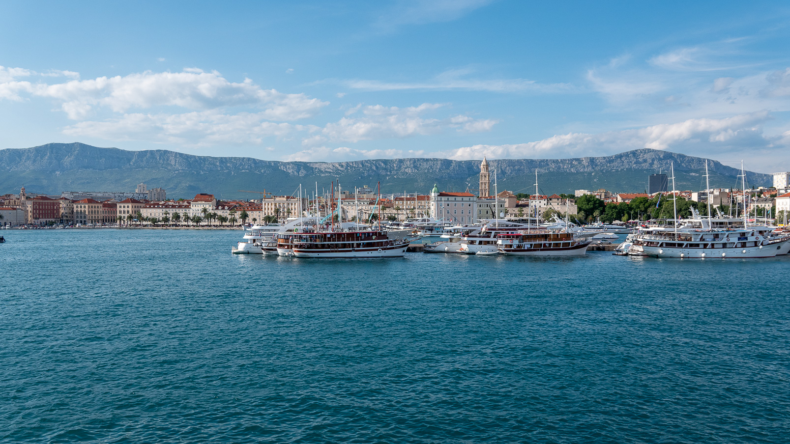 Split, la vieille ville est construite autour 
du palais de l'empereur romain Dioclétien. 
Le campanile de la cathédrale est aujourd'hui le symbole de Split.