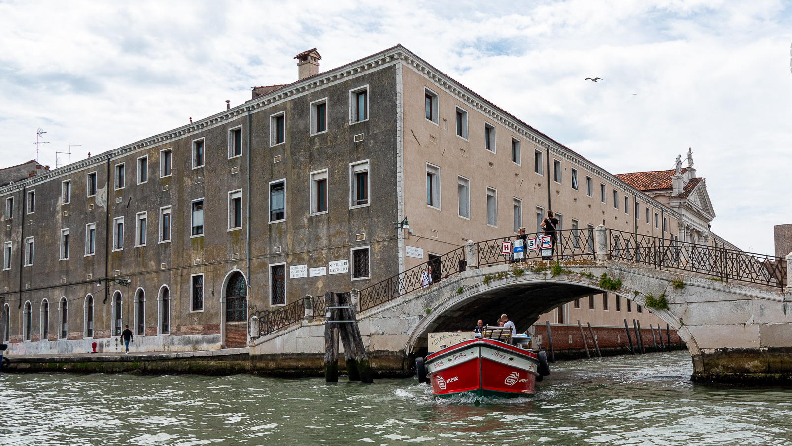 Entrée dans le Rio di Santa Giustina en direction du Canal di San Marco.