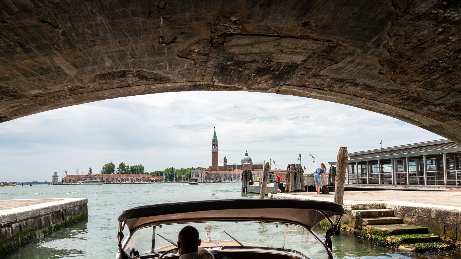 Ponte del Sepolcro, on débouche sur le Canal San Marco 
 avec, en face, San Giorgio Maggiore.