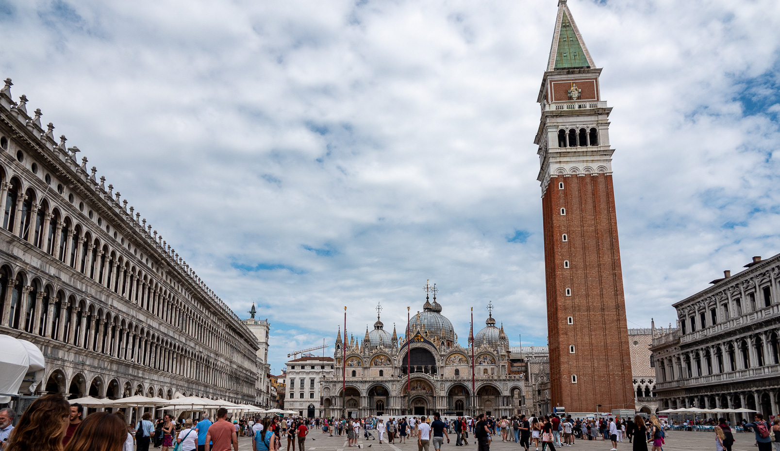 Piazza San Marco avec la Basilique et le Campanile.