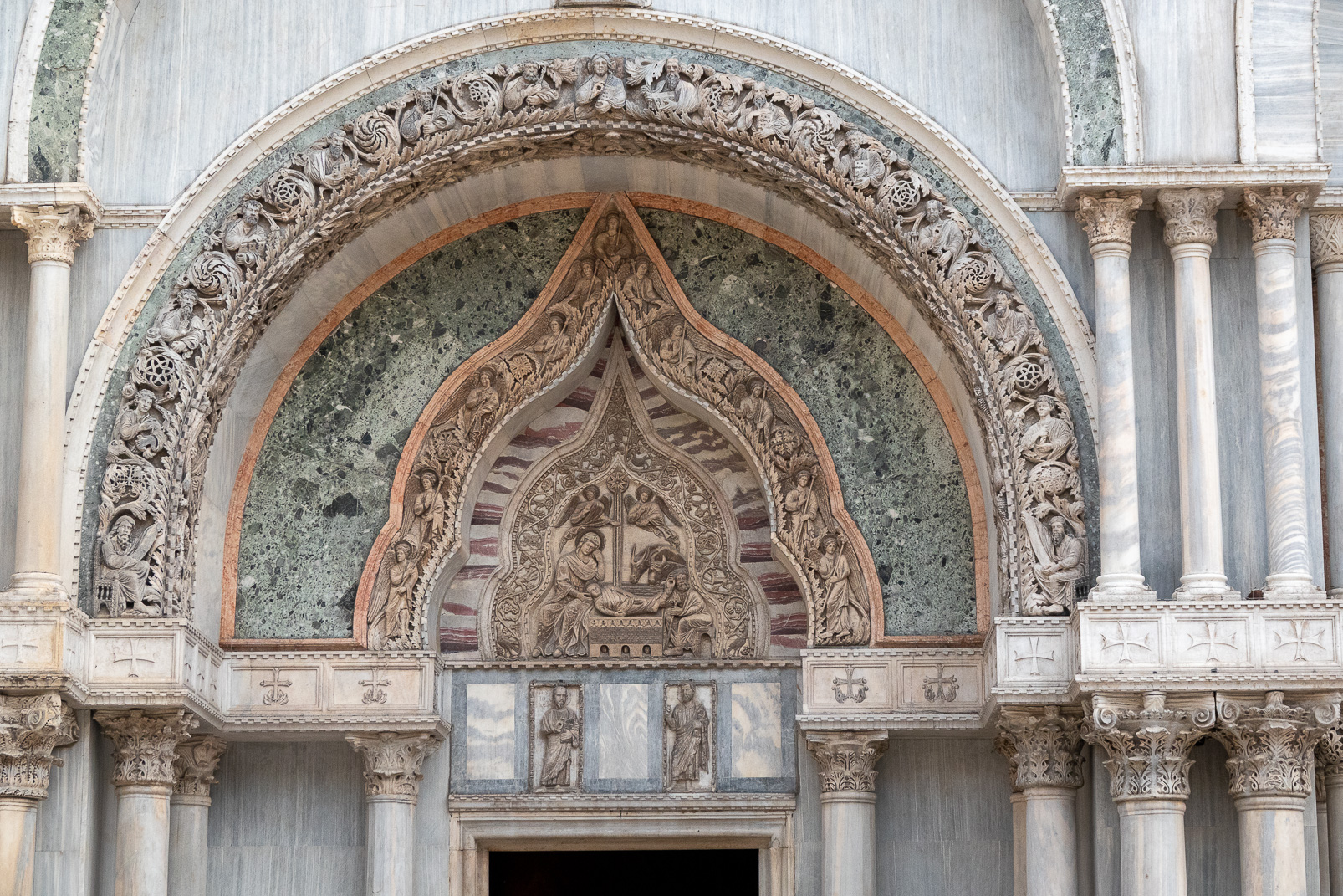 Détail de la façade latérale de la Basilique San Marco.